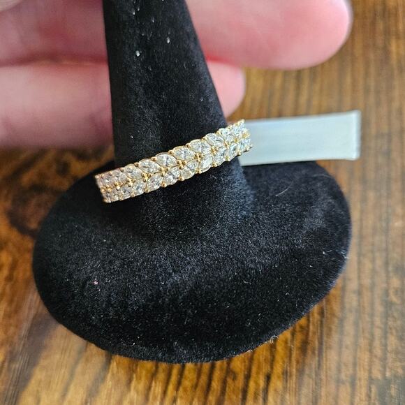 Beautiful Anniversary Ring 3x1.5mm Marquise Cubic Zirconia Gold-Tone Ring Size 8 - Picture 7 of 16